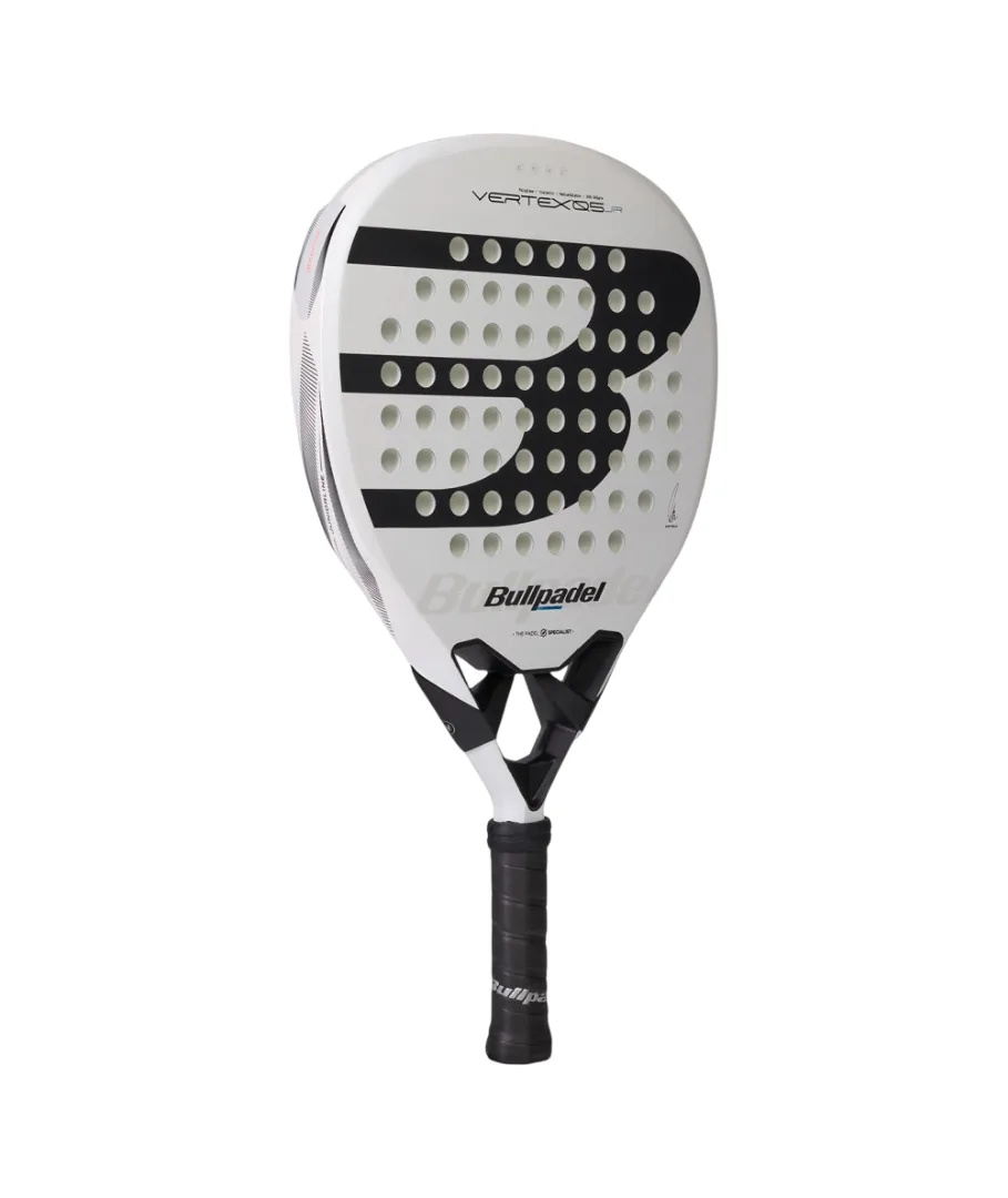 Bullpadel Vertex JR Boy 26 — вид с лицевой стороны под углом